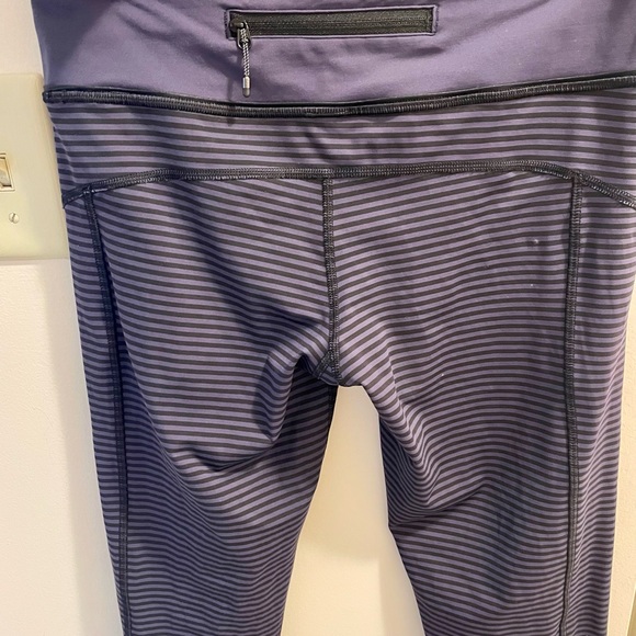 Rare Lululemon black/purple stripe leggings with trim on calf. Size 6 Mint Cond - Picture 9 of 11
